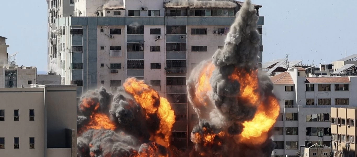 Γάζα: Nέα βίντεο από την κατάρρευση κτηρίου του Associated Press (βίντεο)